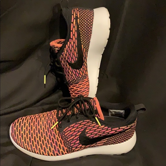 Women's Nike Roshi - Picture 2 of 5